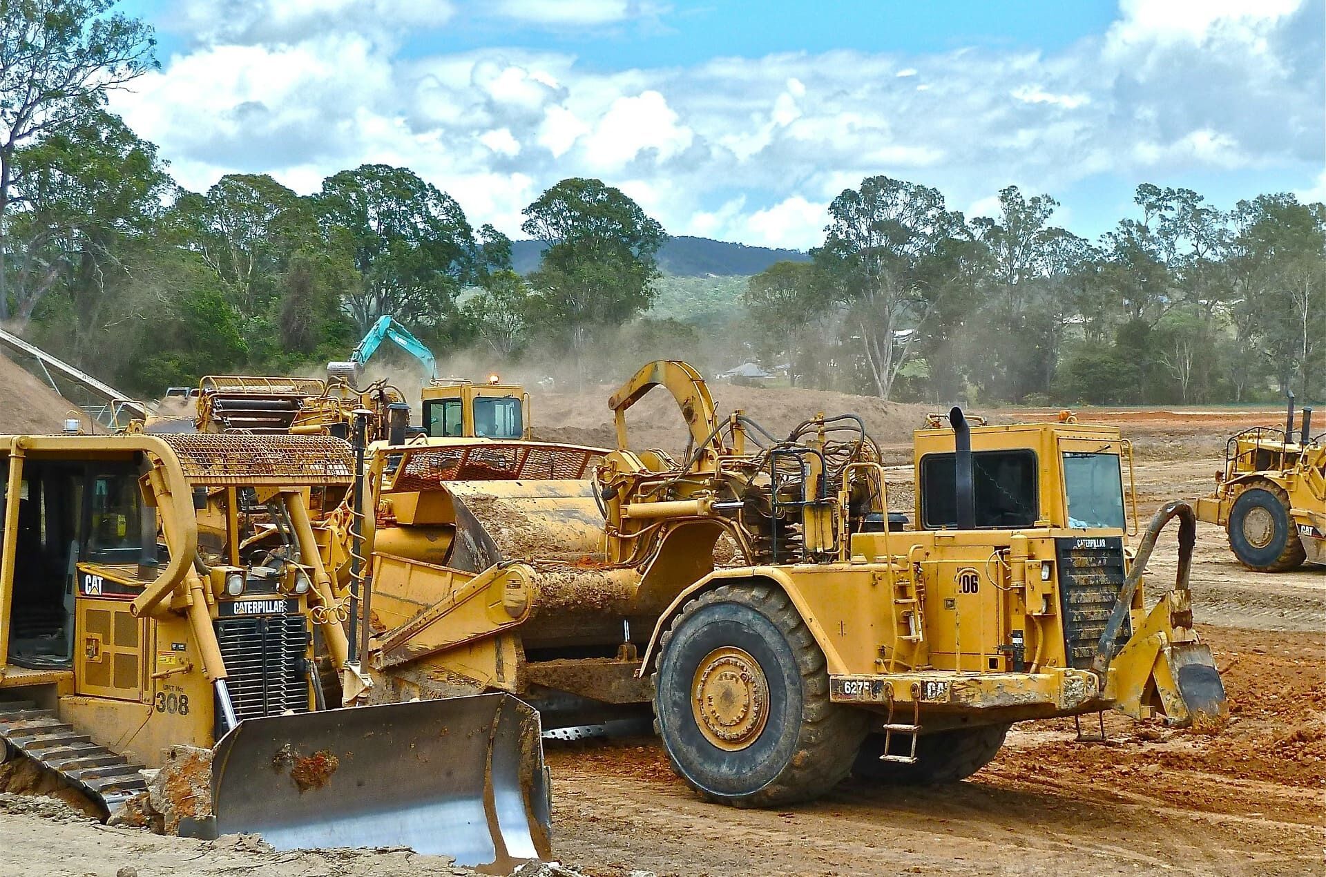 bulldozer-410115_1920