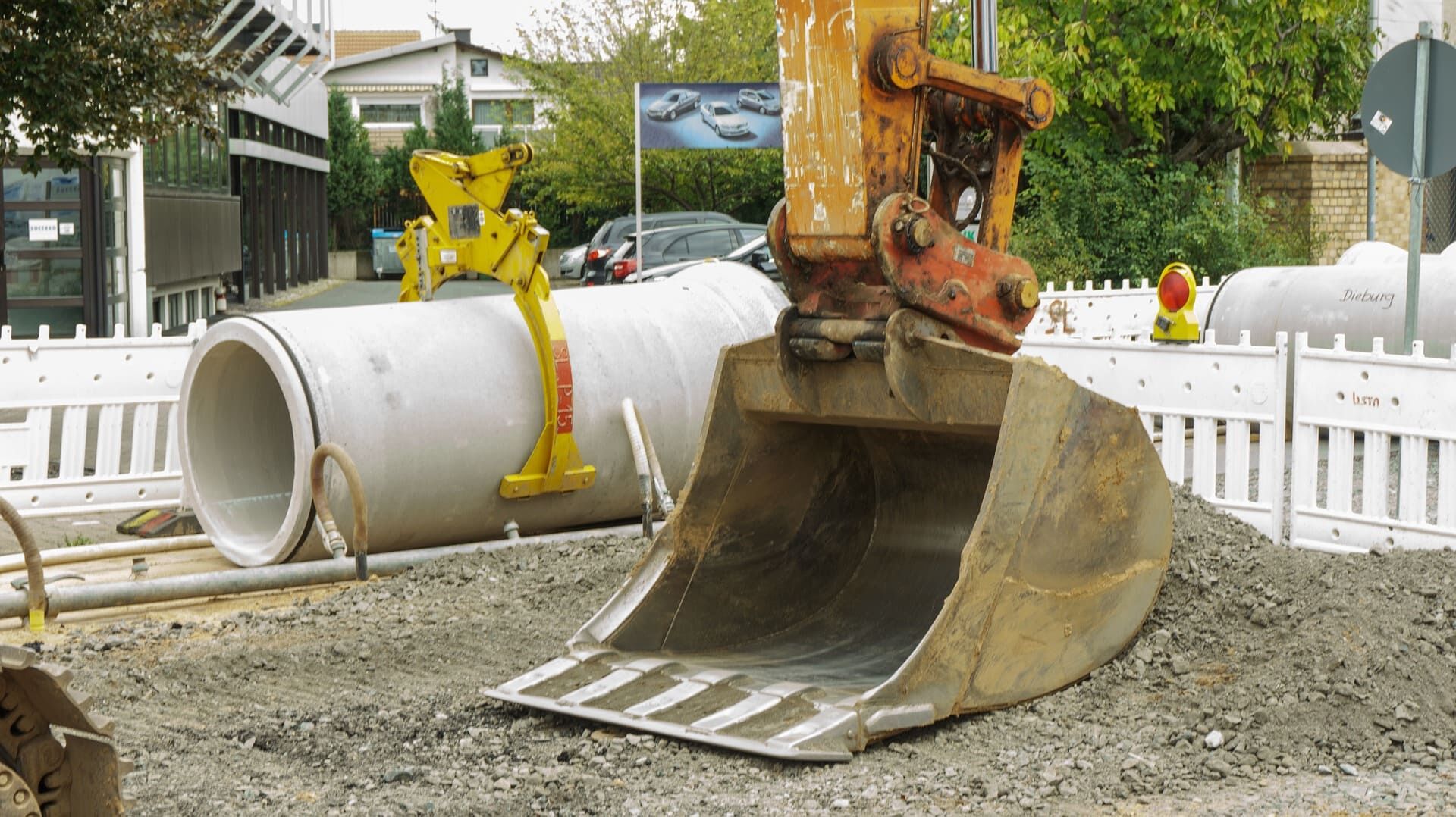 excavators-961710_1920